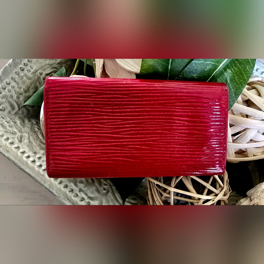 Louis Vuitton Vintage Red Epi 4 Key Holder - Picture 5 of 15